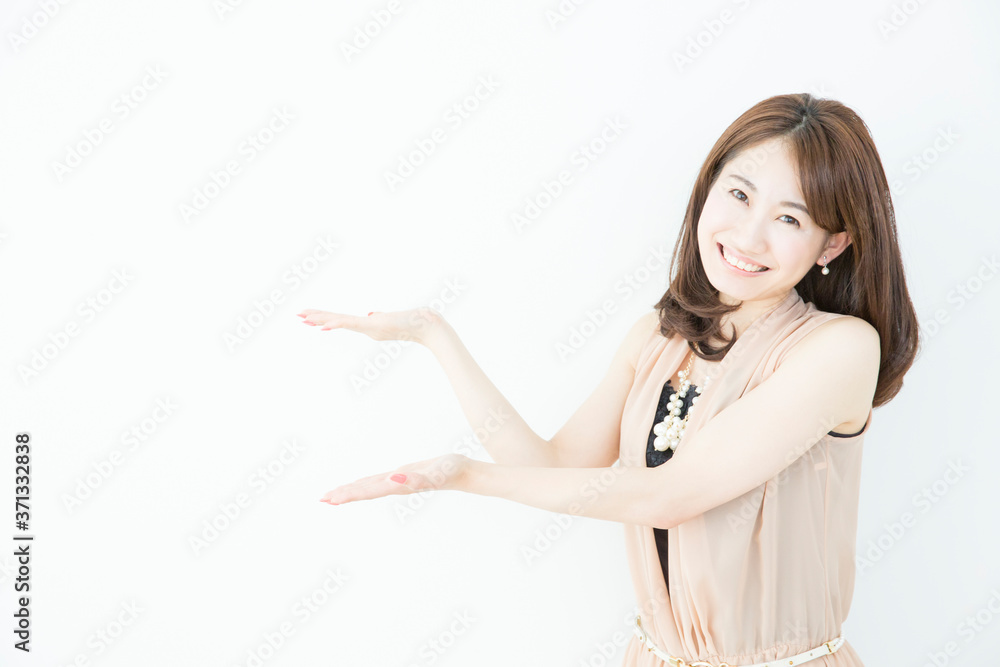 紹介をする女性 紹介をする女性