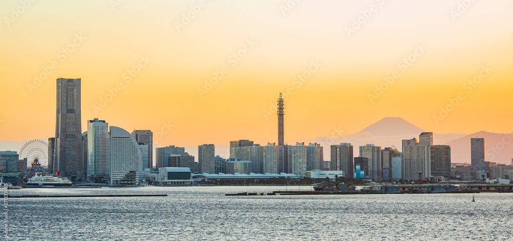 Fototapeta premium 横浜ベイエリア 夕景 ワイド