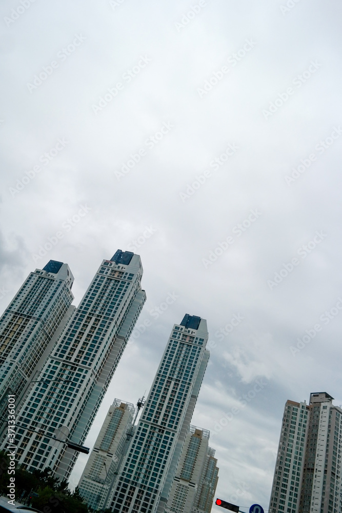 modern city's skyline of building
