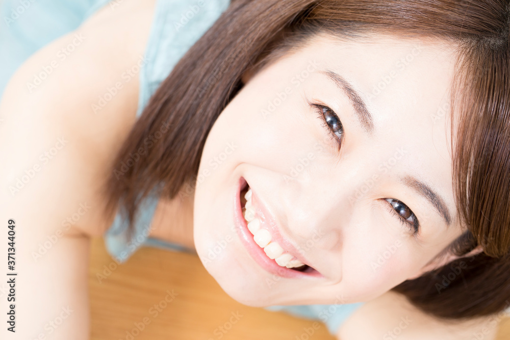笑顔の女性 笑顔の女性