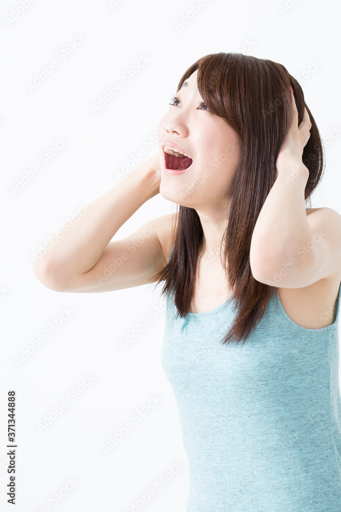 叫ぶ女性 叫ぶ女性