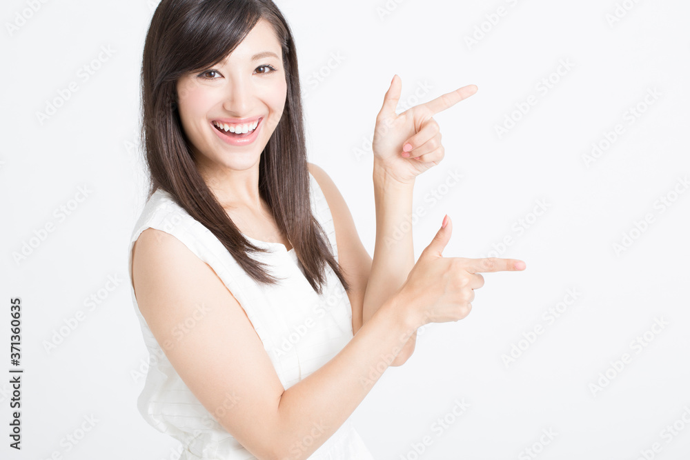 指差しをする女性 指差しをする女性
