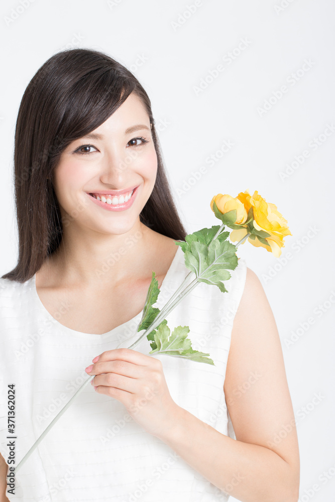 花を持った女性 花を持った女性