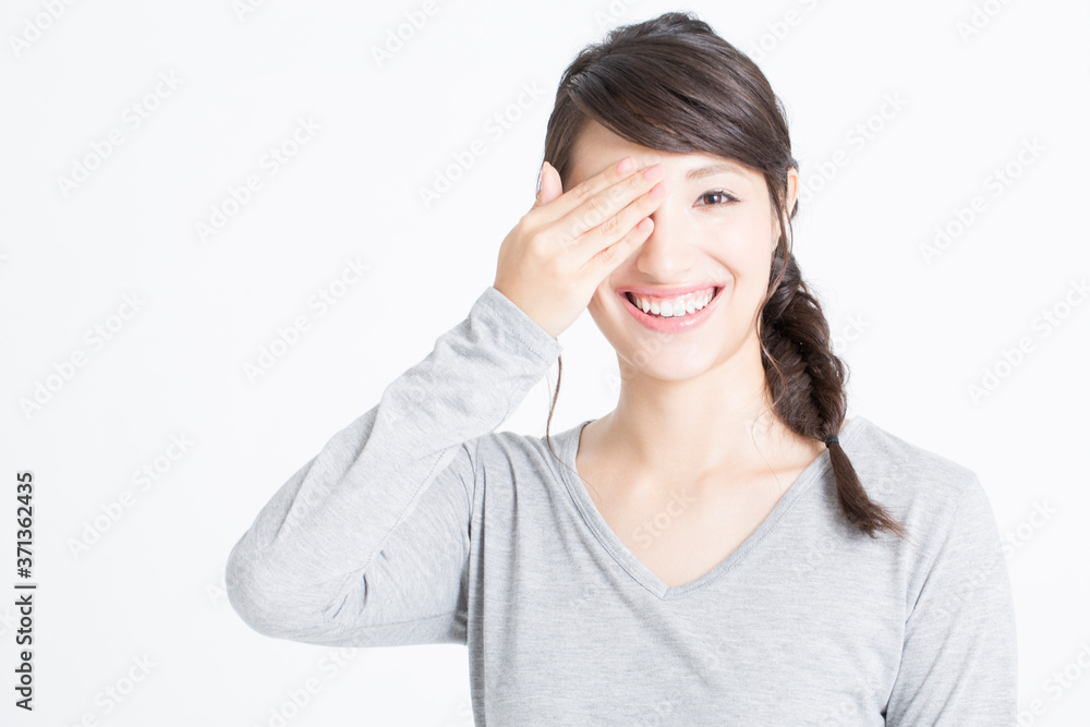 目隠しをした女性 目隠しをした女性