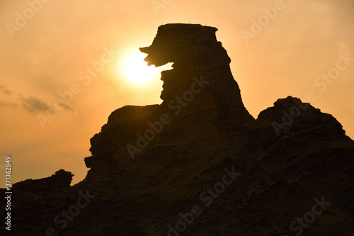 男鹿市ゴジラ岩と夕日