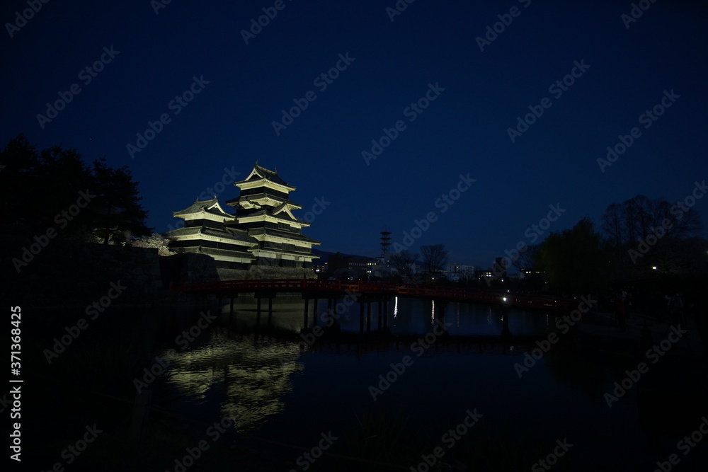 Obraz premium Mastsumoto Castle at night, Nagano Prefecture , Japan