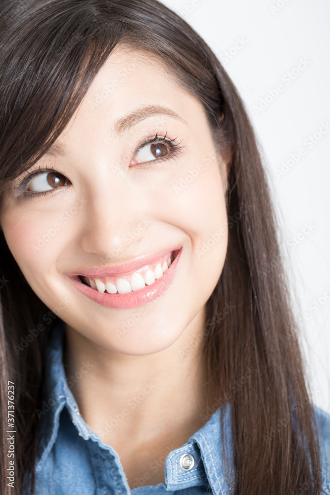 笑顔の女性 笑顔の女性