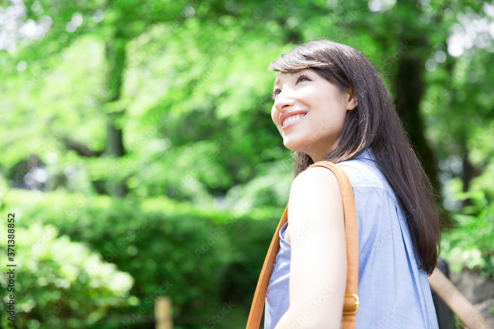 笑顔の女性 笑顔の女性
