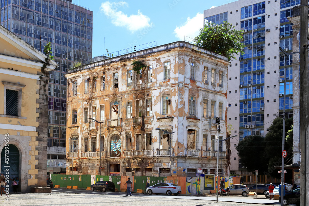 Salvador, Bahia, Brazil: old ruined building in the lower town; to the left the well-know mercado modelo building