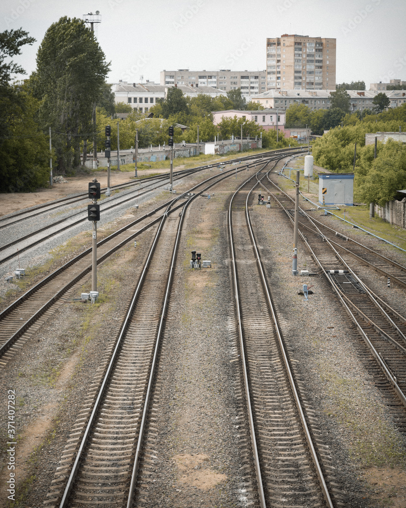 Branching of railway lines, many railway lines near the station (vertical)