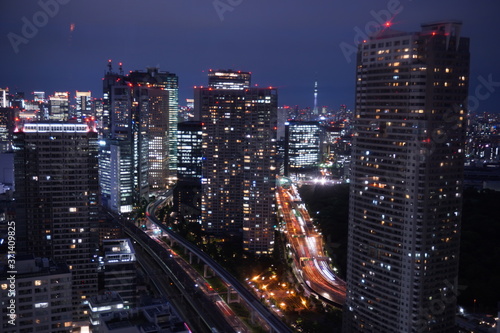 Cityscape of Tokyo city skyline at night in Japan © Hirotsugu