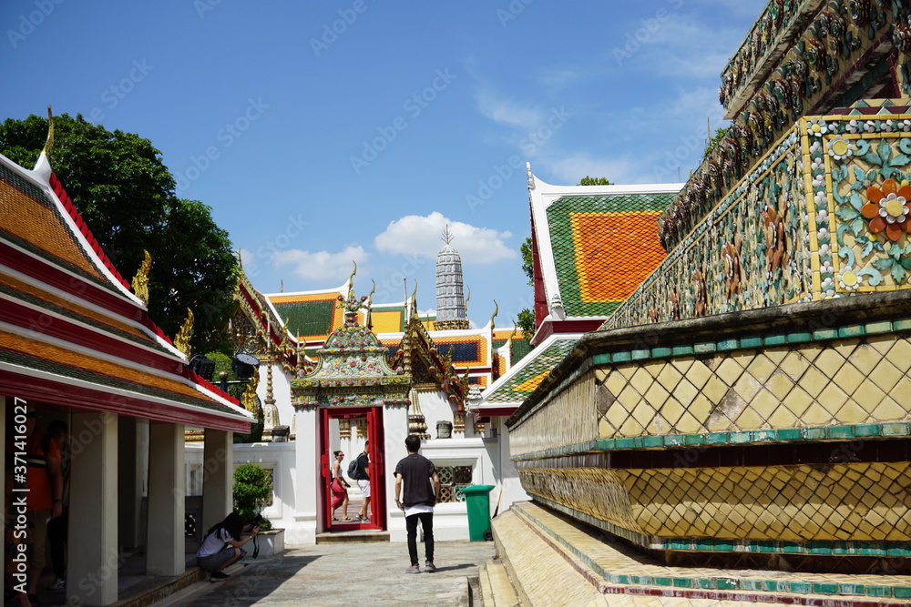 Fototapeta premium Wat Arun temple, landmark of Chao Phraya river in Bangkok Thailand