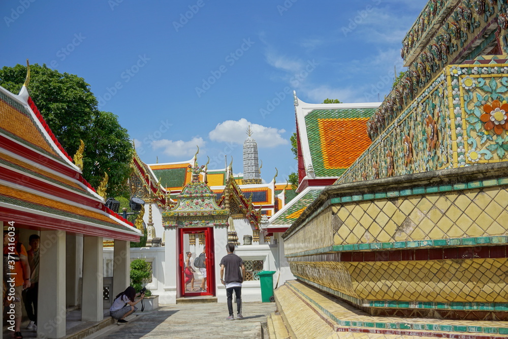 Fototapeta premium Wat Arun temple, landmark of Chao Phraya river in Bangkok Thailand