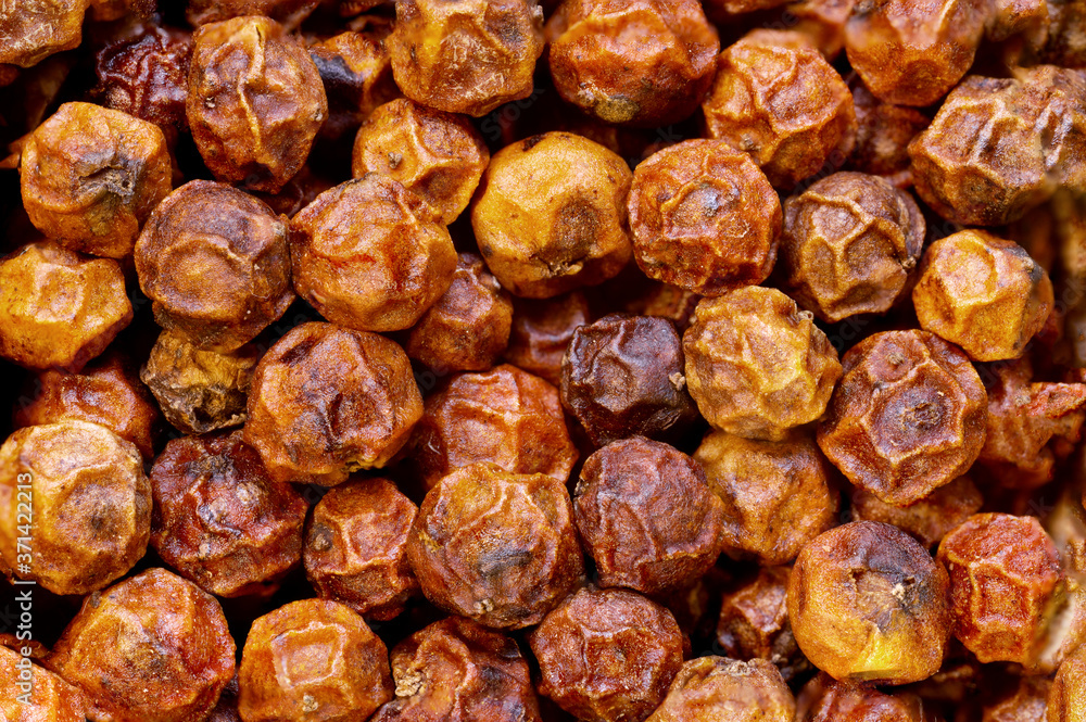Obraz premium super macro shot of dried red kampot pepper from Cambodia in detail very close. food background.