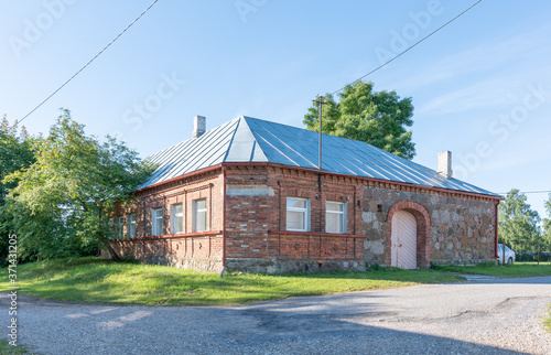 Fototapeta Naklejka Na Ścianę i Meble -  old house in estonian village