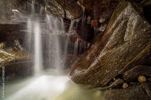 Dentro alla cascata © Nicolas