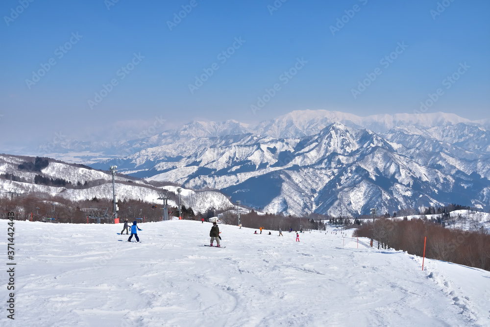 冬晴れのガーラ湯沢スキー場からの景色