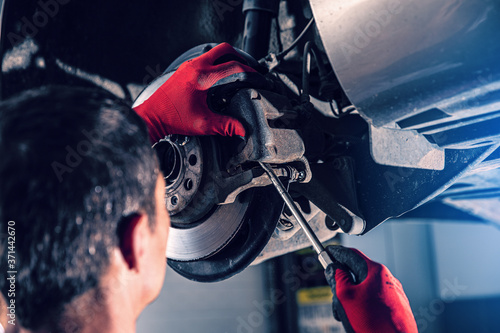 Bilde på lerret Maintenance car bearing