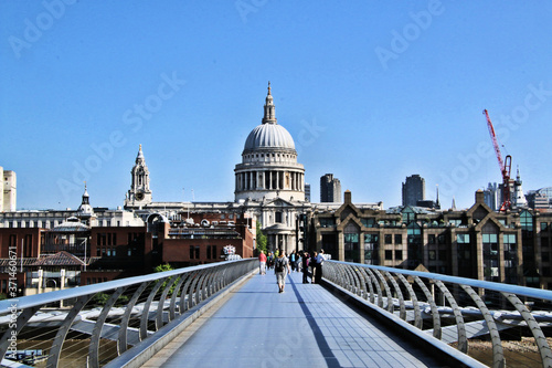 Fototapeta Naklejka Na Ścianę i Meble -  A view of St Pauls Cathedral in London
