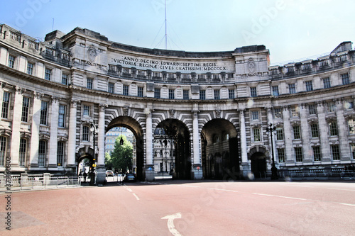 Wallpaper Mural Admiralty Arch in London Torontodigital.ca
