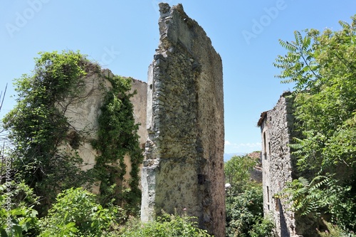 Pesche - Ruderi del castello photo