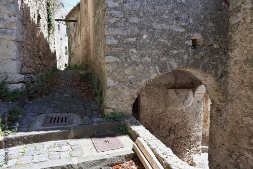 Pesche - Scale per il borgo fortificato photo