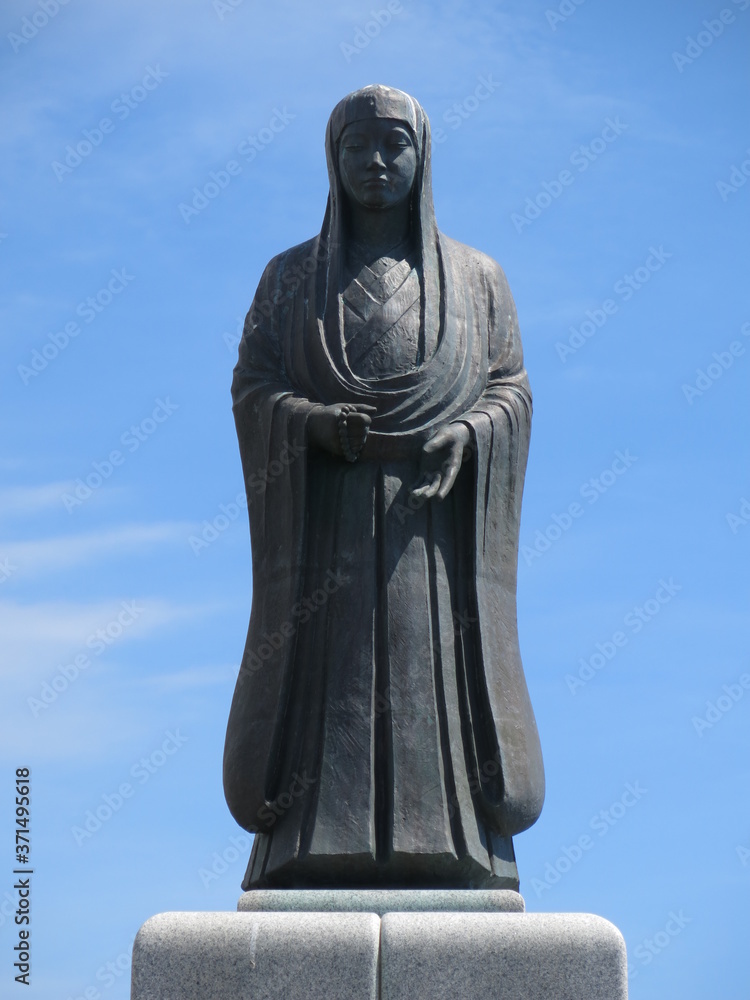 勝浦市の八幡岬公園にあるお万の方（養珠院）の像