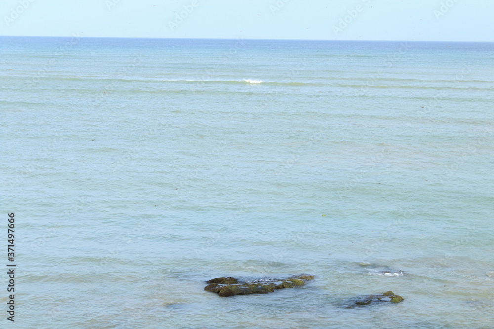 Fototapeta premium deep blue sea and rocks