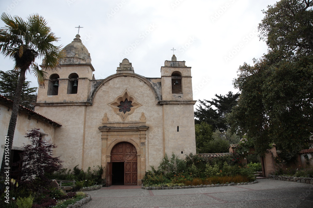 Fototapeta premium View of Roman Catholic mission churches Mission San Carlos Borromeo de Carmelo in Carmel, California