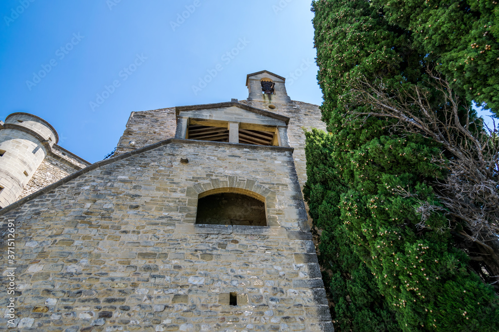 Le Barroux, village perché du Luberon en France. Le Barroux, village perché du Luberon en France.