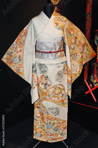 Murais de parede A Japanese women's kimono decorated with flowers and cranes