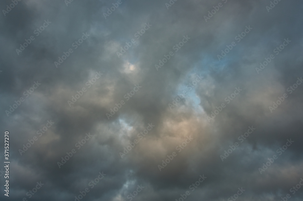 stormy sky with clouds. cielo nublado tormentoso