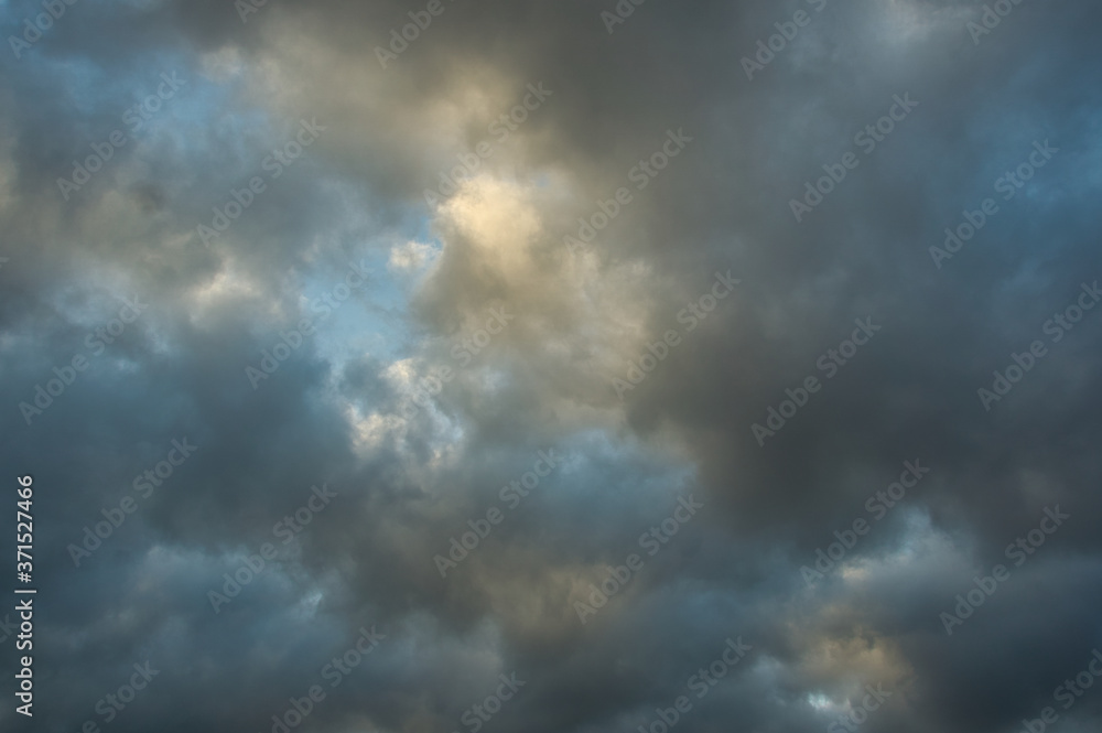stormy sky with clouds. cielo nublado tormentoso
