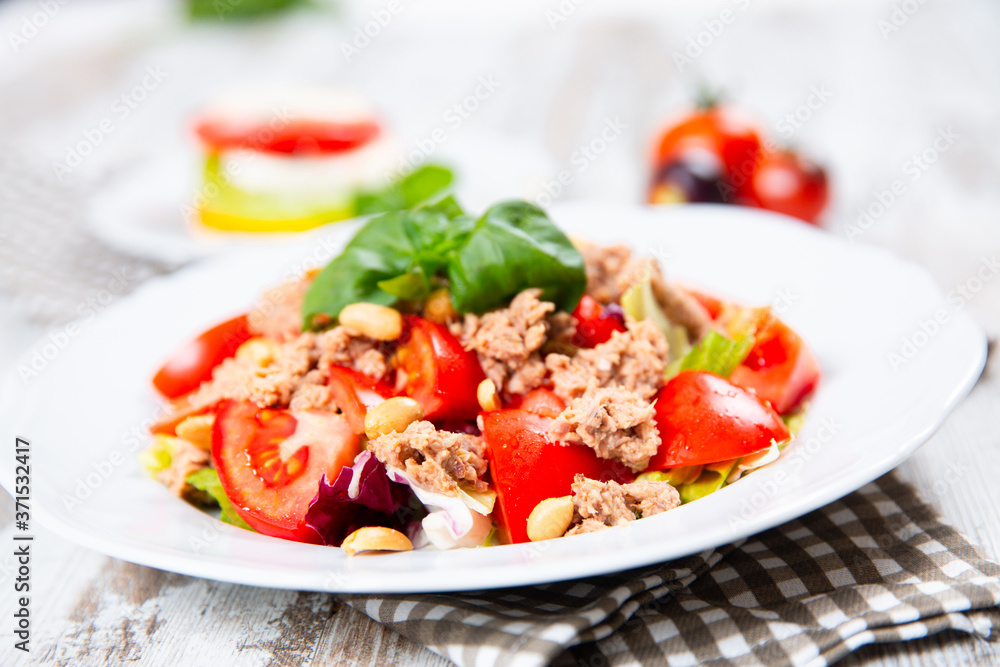 Salad with tuna, tomato, peanuts and fresh basil Salad with tuna, tomato, peanuts and fresh basil