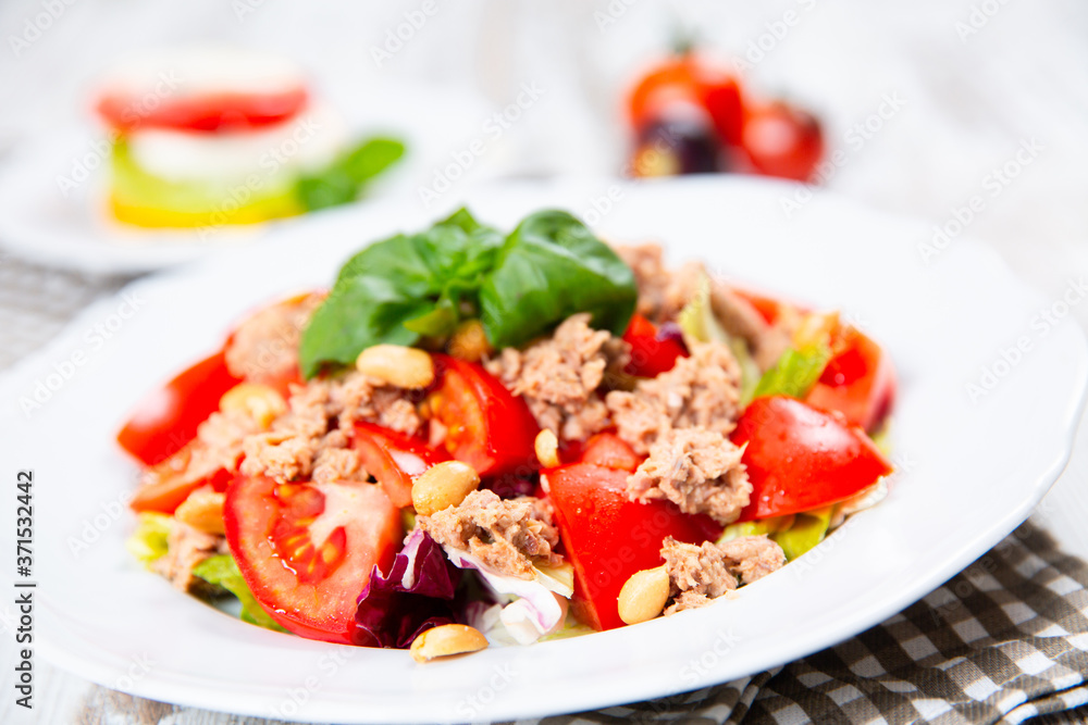 Salad with tuna, tomato, peanuts and fresh basil Salad with tuna, tomato, peanuts and fresh basil
