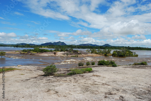 Rio Orinoco,  Puerto Ayacucho, Estado  Amazonas Sur de Venezuela © Don Perucho