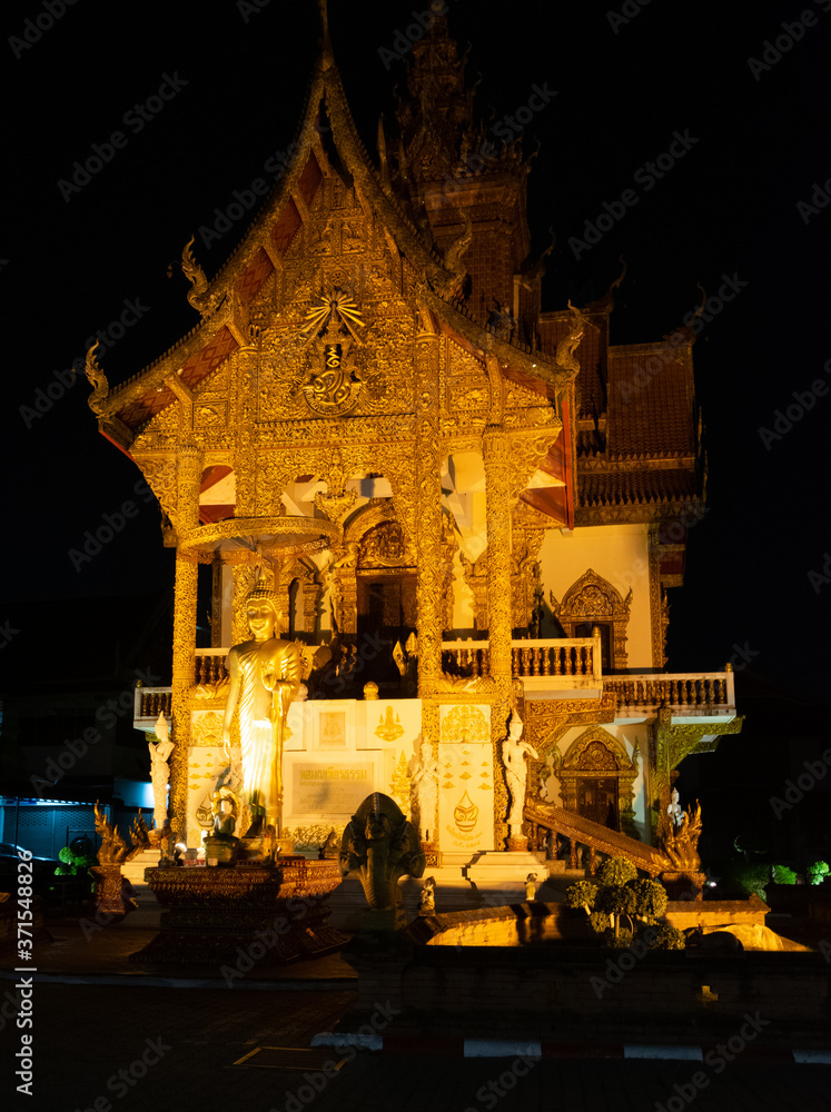 Fototapeta premium Lighting up a temple in Chiang Mai