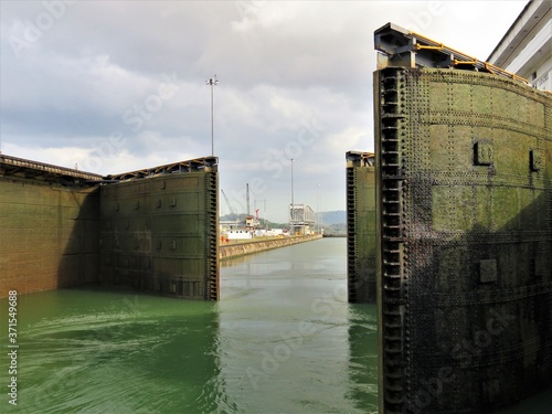 Closing of the locks in the Panama Canal