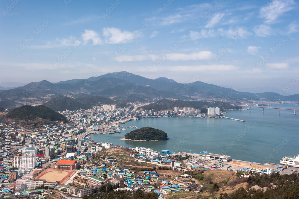 Naklejka premium The beautiful landscape of harbor background flower and blue sky.