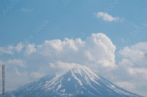 富士山と雲と空 © yoppy