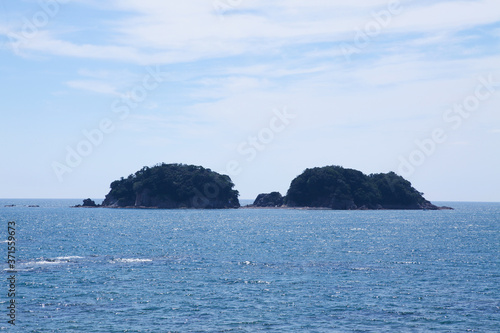 青い海と島 鹿島 和歌山 日本