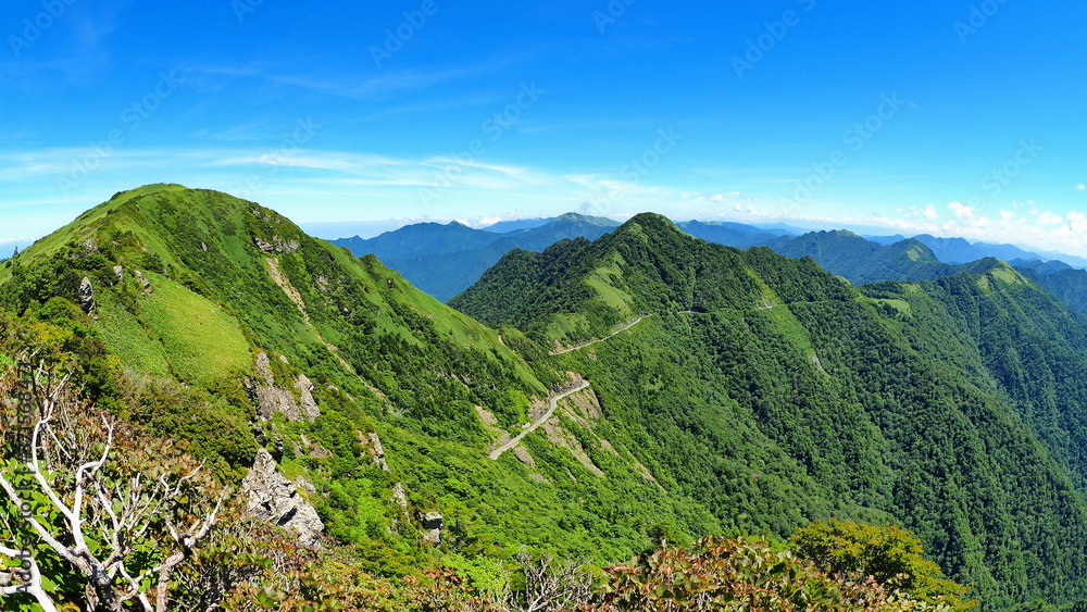 Fototapeta premium 瓶ヶ森男山からのUFOライン2