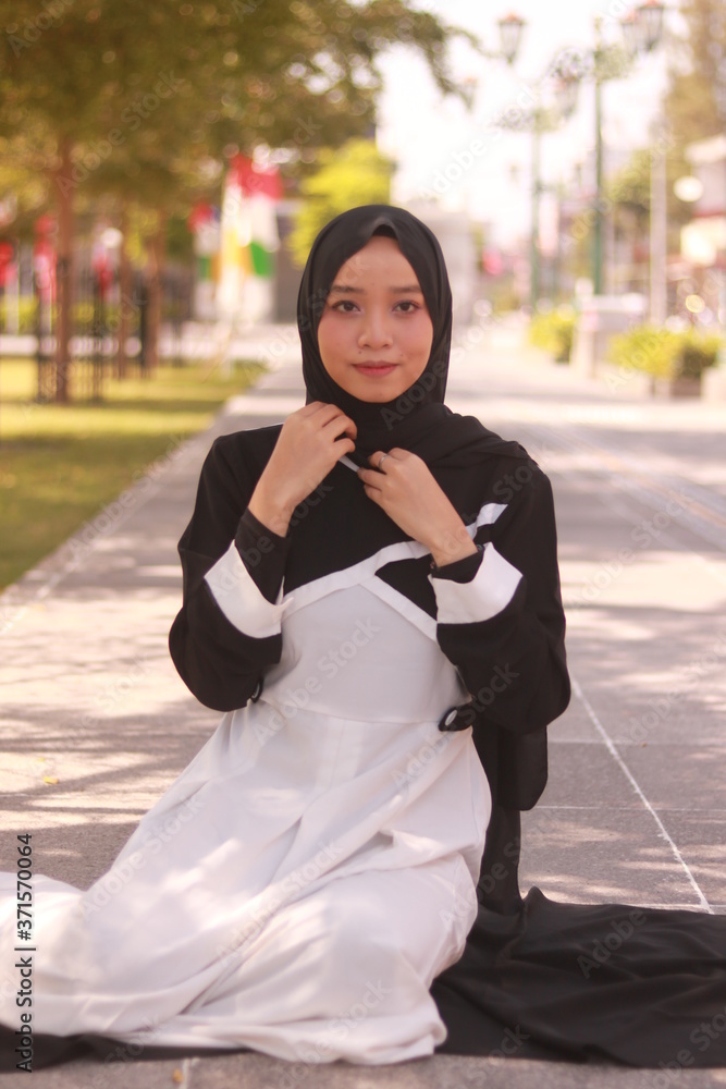Fashion portrait of young beautiful asian muslim woman with wearing hijab