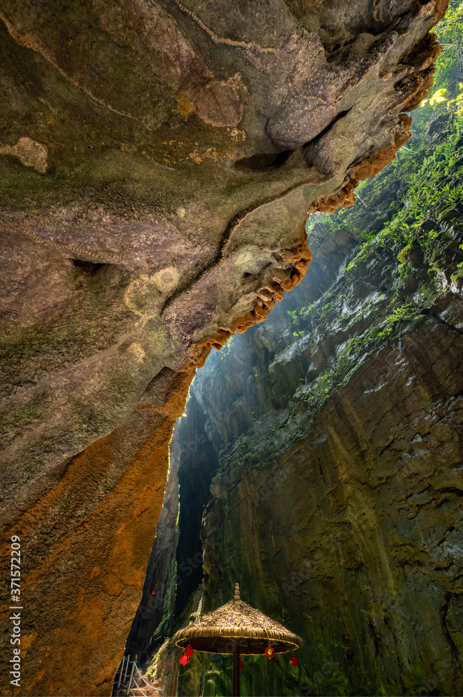 Obraz premium a pavilion in a underground cave in Zhaoyang ground beam