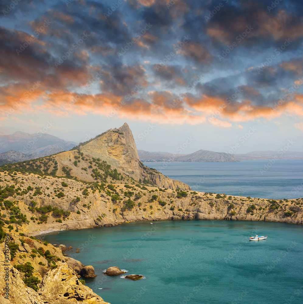 Fototapeta premium emerald sea bay scene at the evening