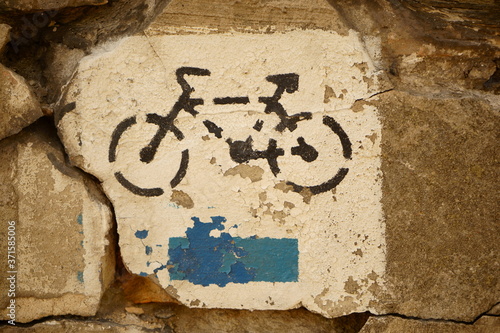 ścieżka rowerowa ,znak drogowy , tekstura 