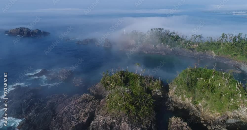 《空撮》宮城県・気仙沼大島:陸前大島灯台 《空撮》宮城県・気仙沼大島:陸前大島灯台