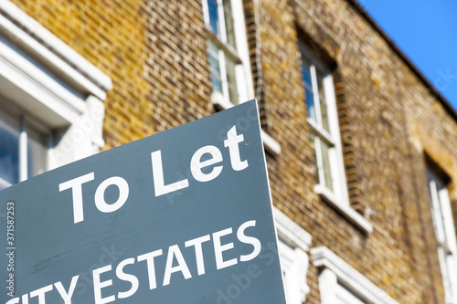 To Let sign outside a London townhouse