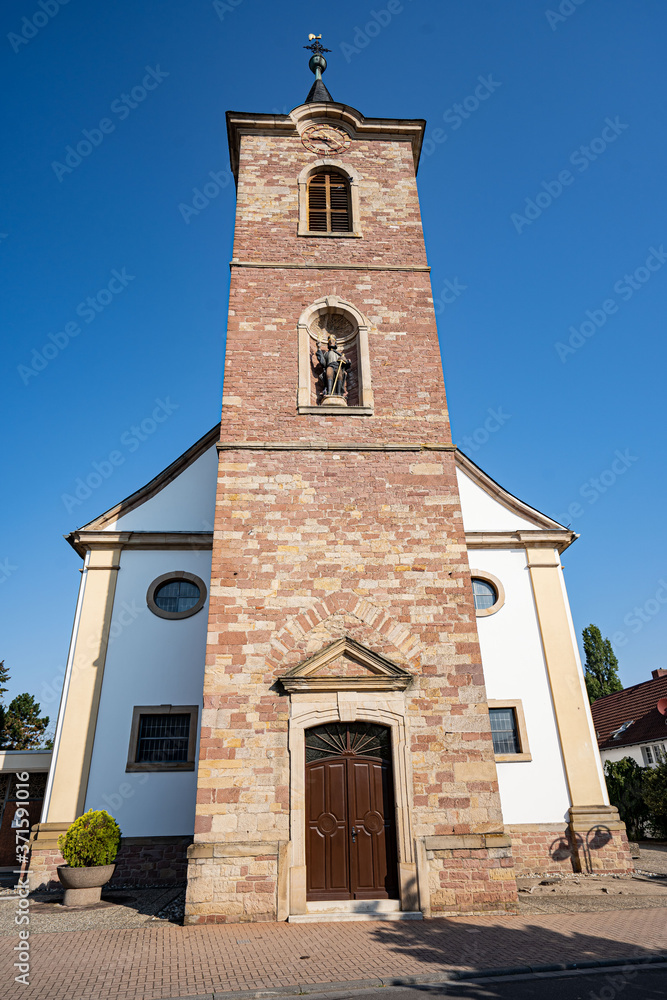 Kirche  in Römerberg
