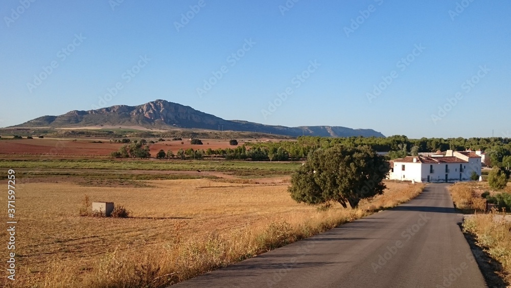 Obraz premium Road yo Santuario de Belén, Almansa, Spain